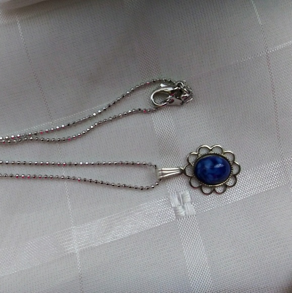 Lapis flower filigree pendant - Picture 2 of 5